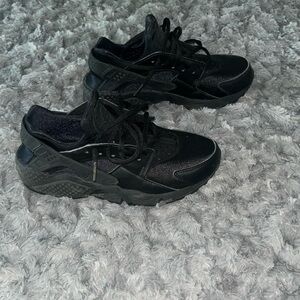 Women’s 6.5 Nike hurache runs